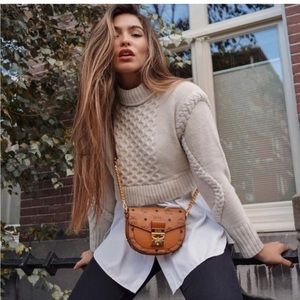 Zara Shoulder Pad Cable Knit Sweater M Ecru
Cream White Cropped Blogger Fave